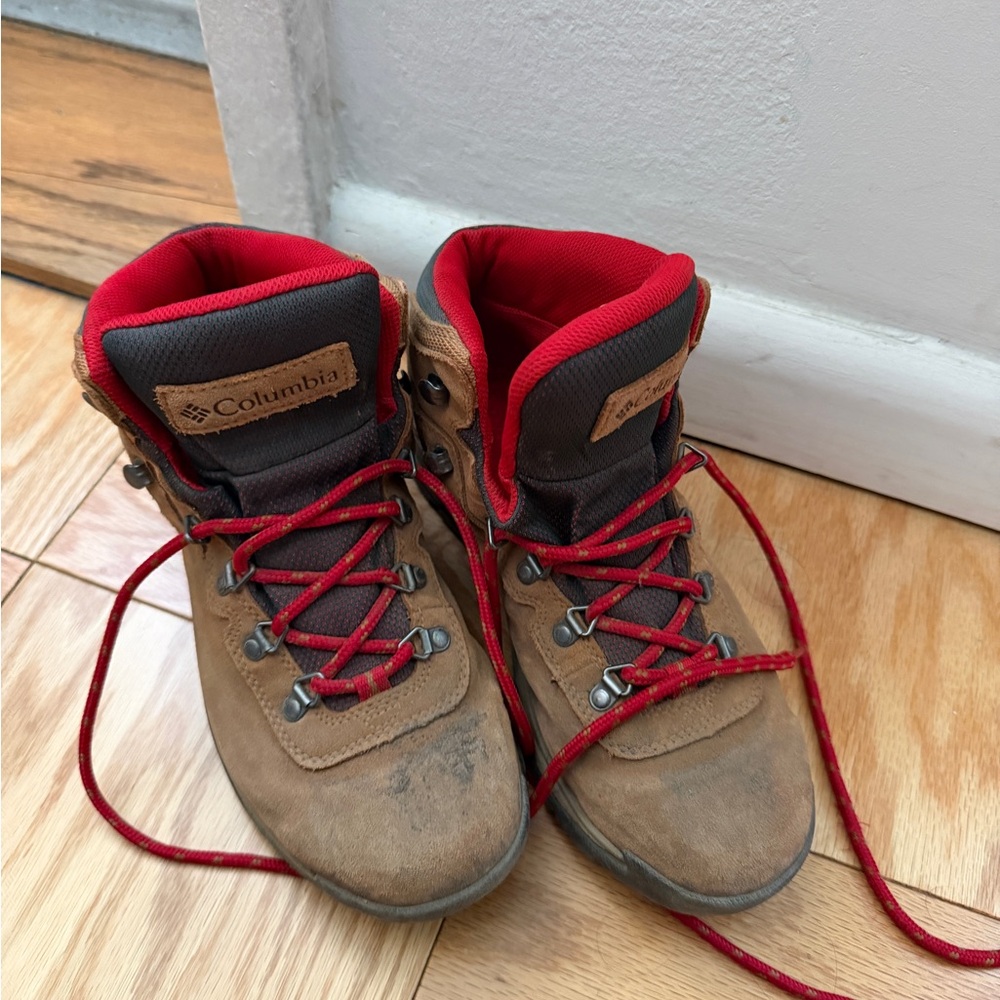 Columbia women’s Brown Hiking Boots with Red Accents W 9.5